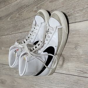 Nike Blazer Mid '77 Size 6 1/2 White with Black Trim
